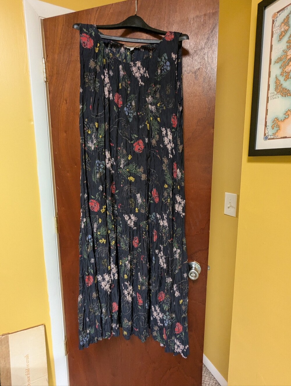 Ines De La Fressange X Uniqlo Flowy Floral Sleeveless Maxi Crinkle Dress In Navy